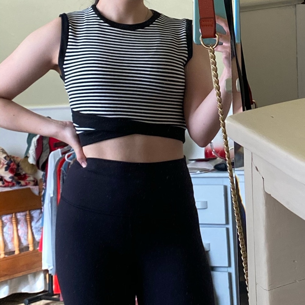 3/$12🌼Black and white crop top - Picture 3 of 4